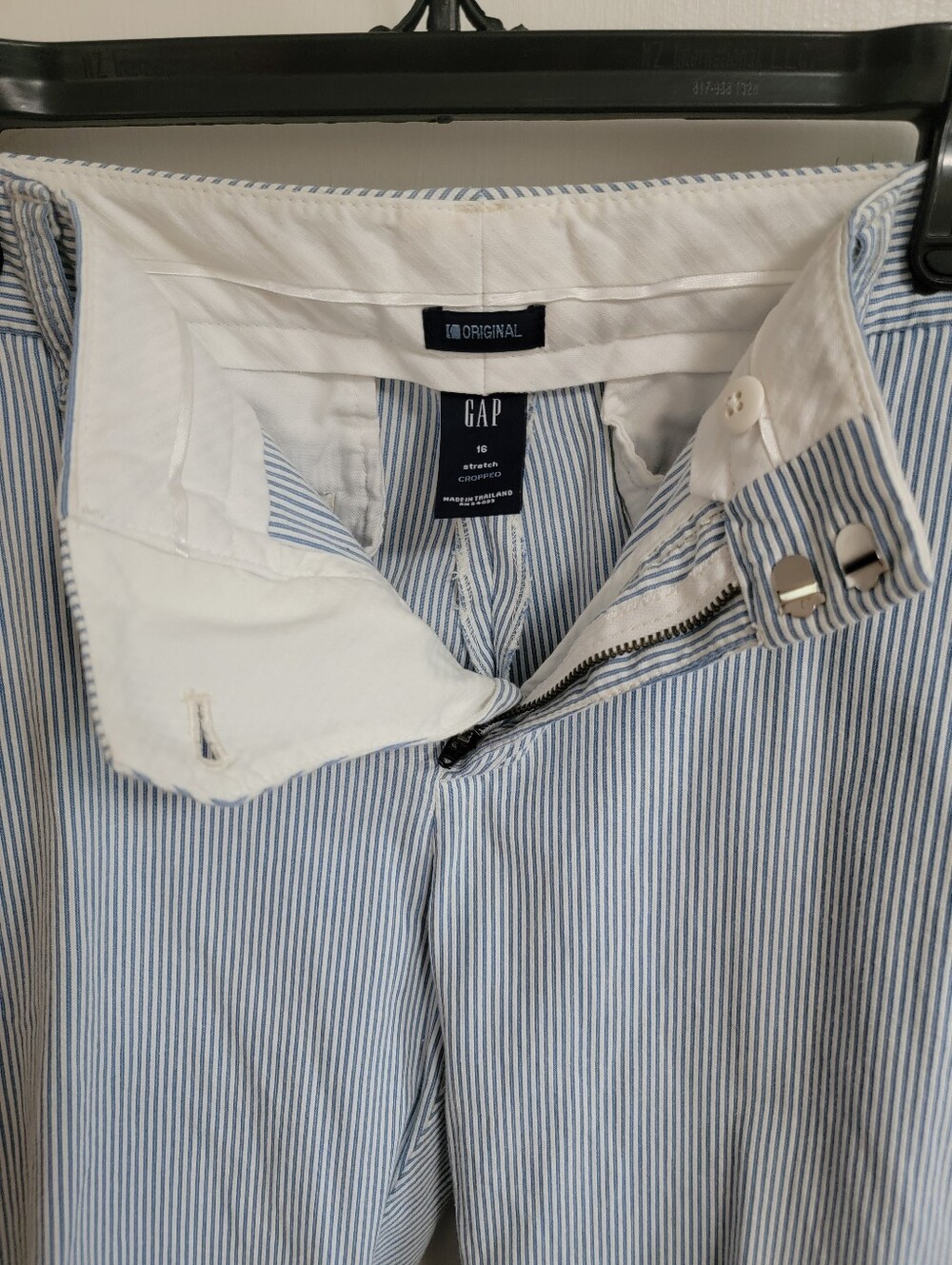 GAP cuffed cropped seersucker pants - Picture 3 of 3